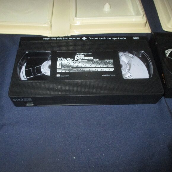 Lot of Disney VHS movies: Rescuers/ Rescuers: Down Under (Black Diamond, 1990s) - Picture 7 of 8